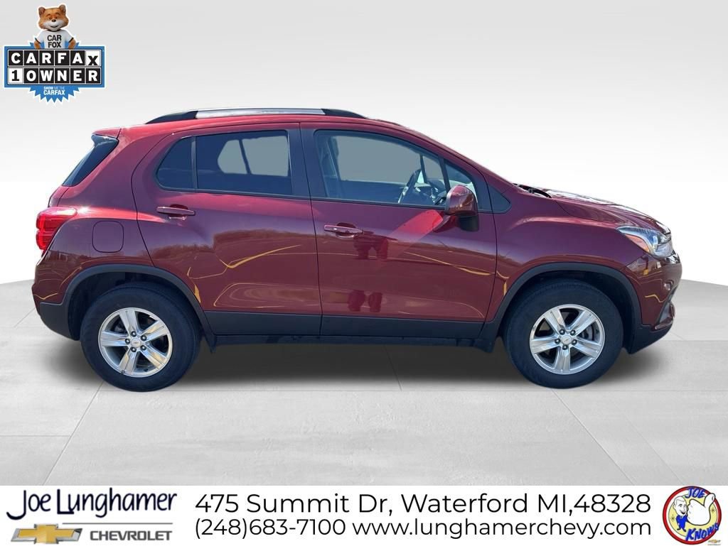 Used 2022 Chevrolet Trax LT w/ LT Convenience Package AWD/4WD image 2