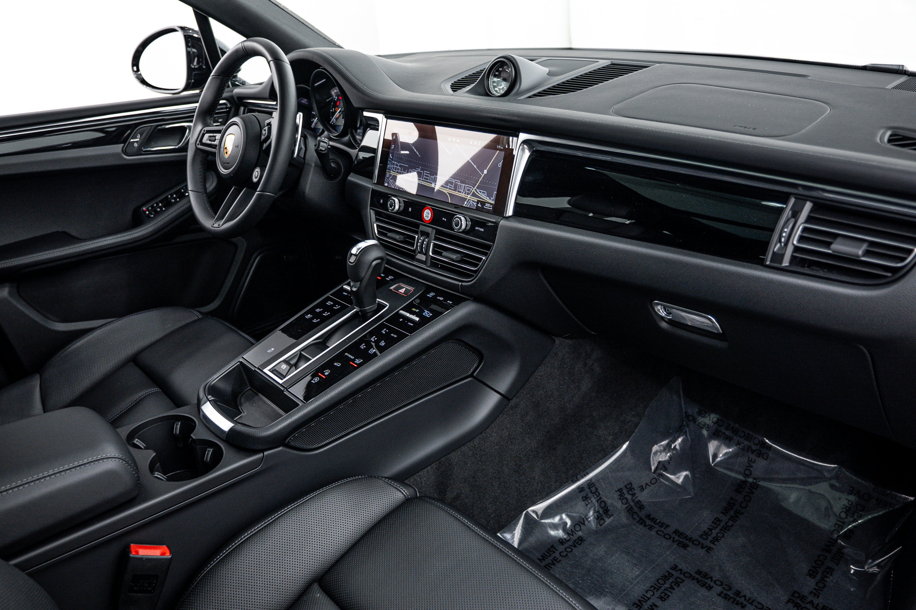 Certified 2026 Porsche Macan AWD/4WD image 12