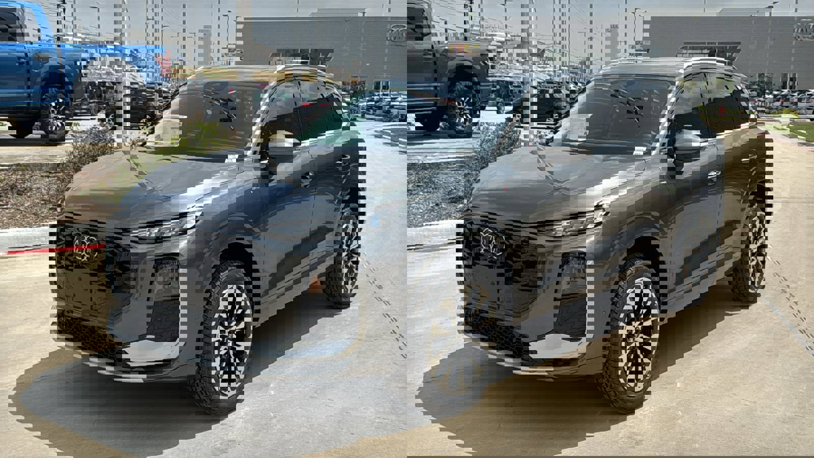 New 2026 Audi Q3 quattro 2.0T AWD/4WD image 3