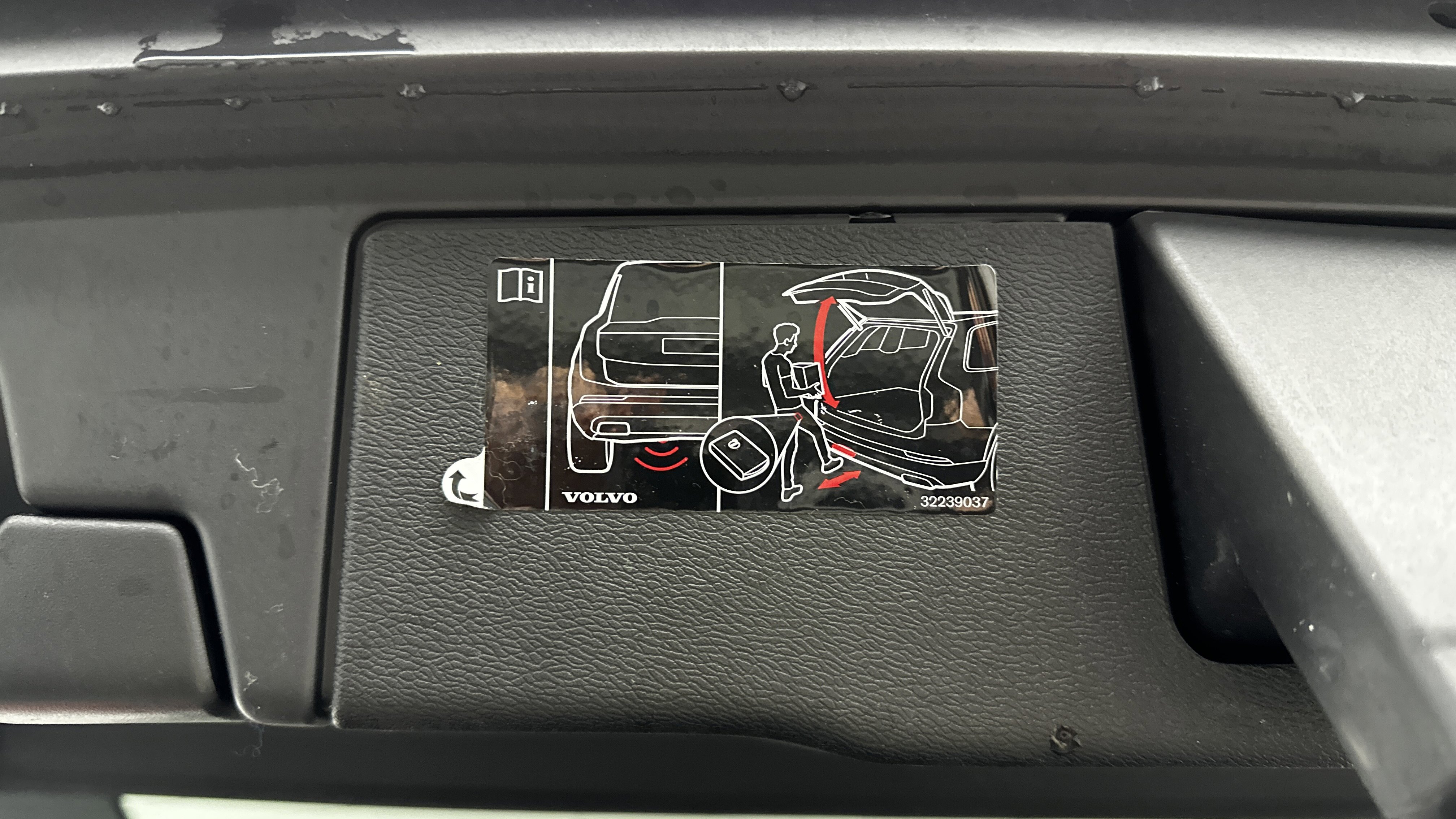 Used 2019 Volvo XC60 T6 Inscription w/ Protection Package Premier image 36