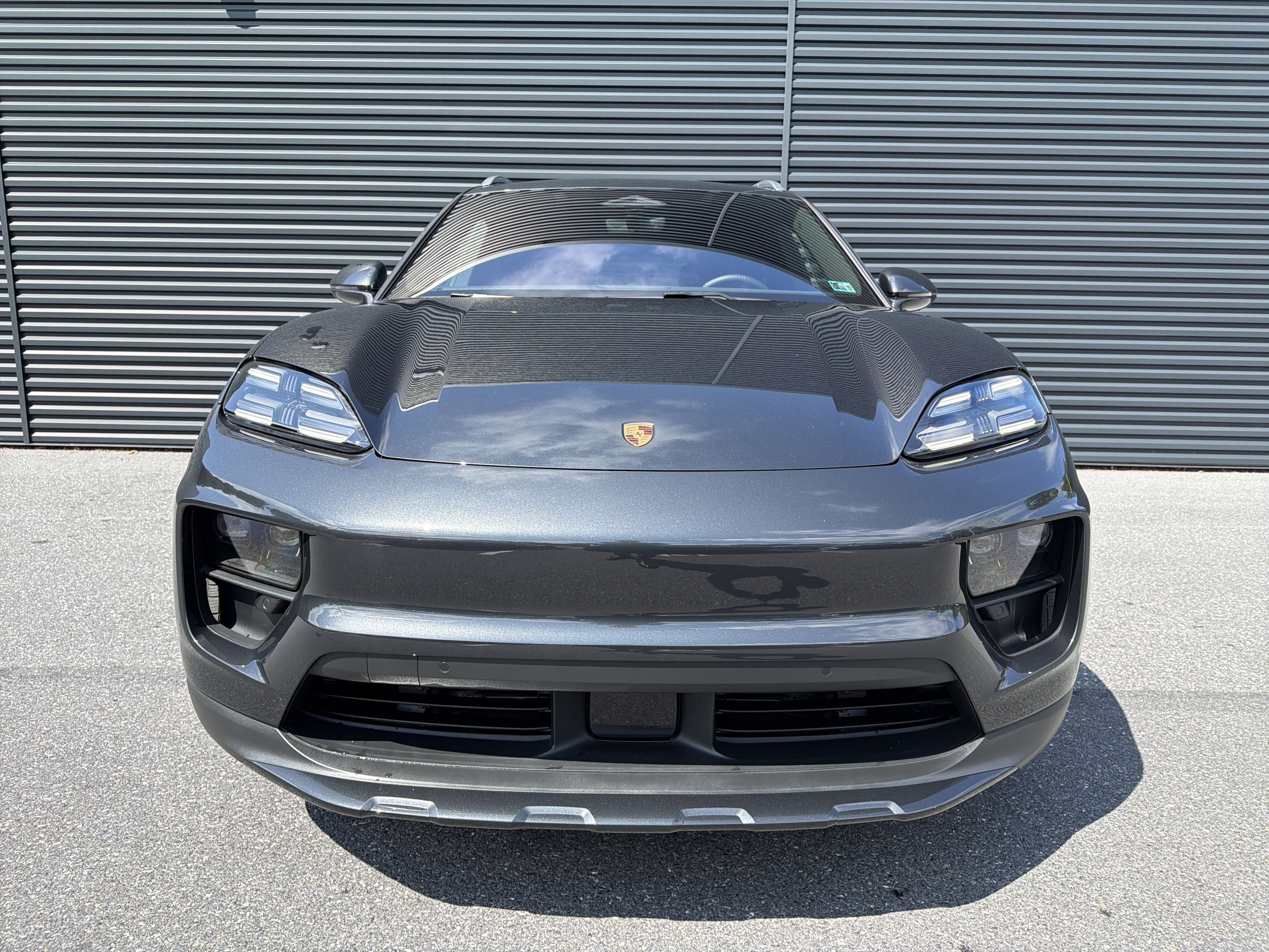 New 2025 Porsche Macan 4 Electric AWD/4WD image 9