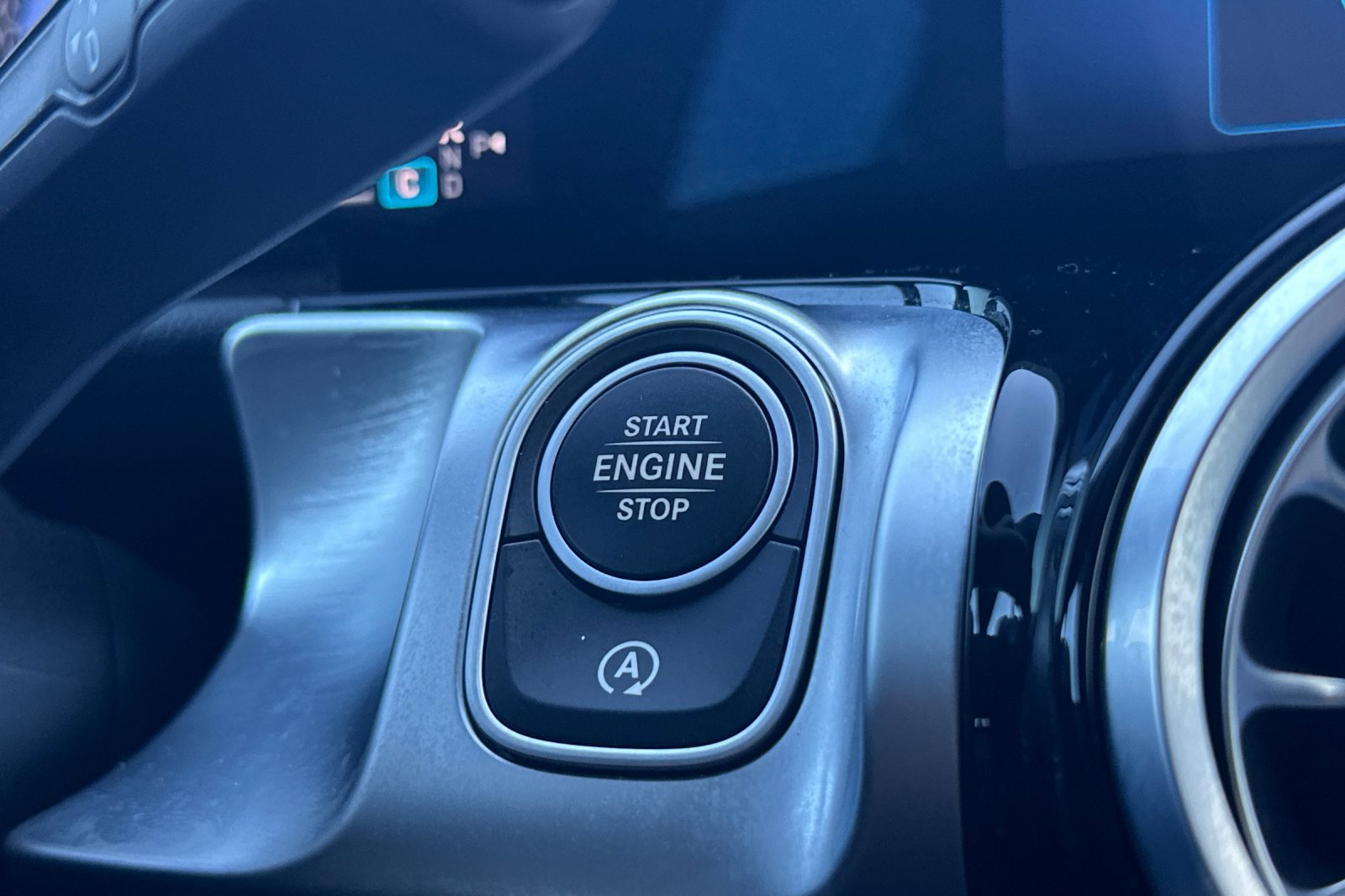 Certified 2025 Mercedes-Benz GLB 250 4MATIC image 23