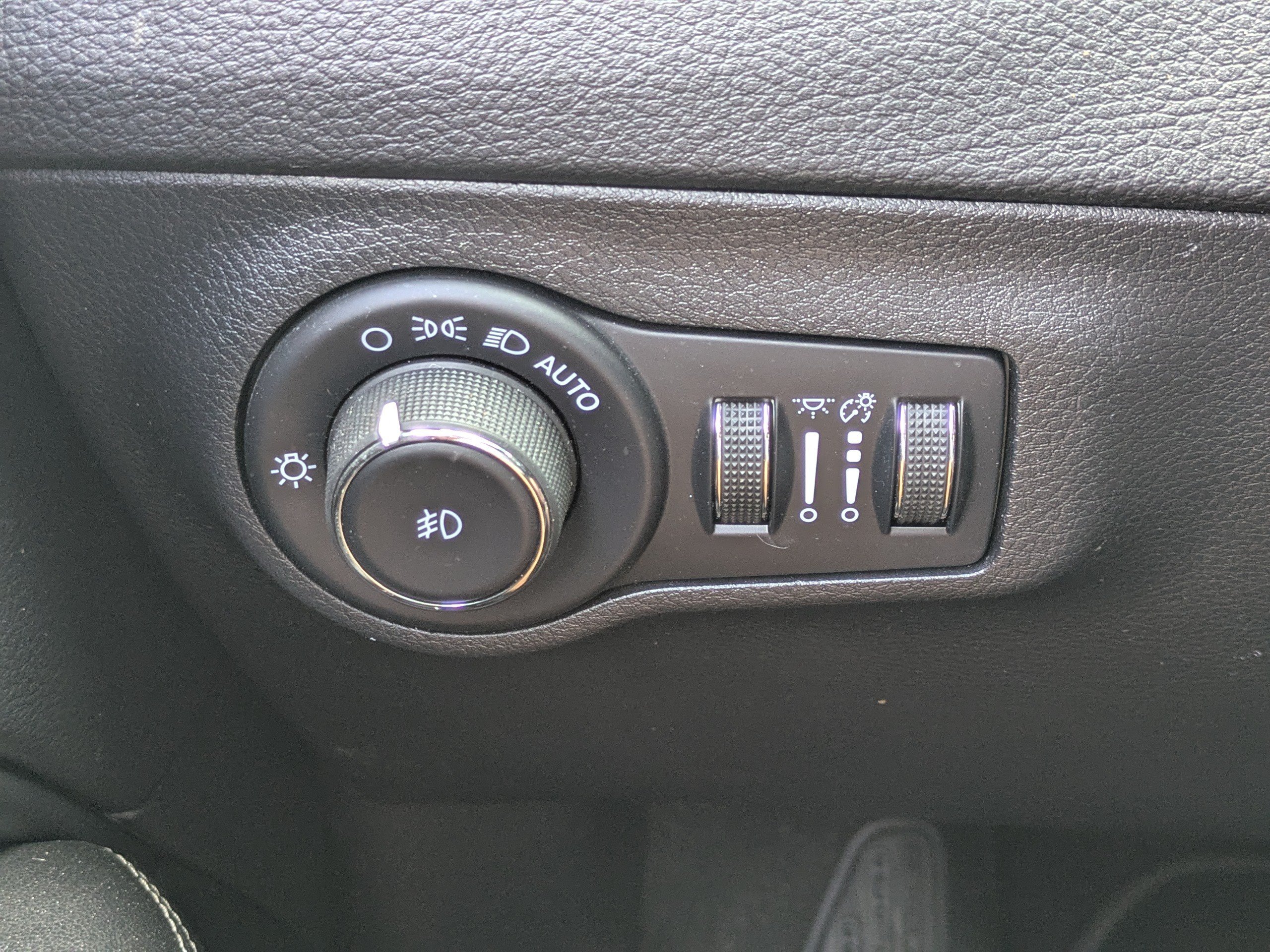Used 2021 Jeep Compass Latitude FWD image 21