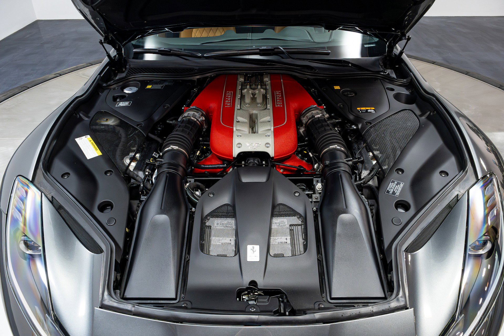 Used 2020 Ferrari 812 Superfast RWD image 37