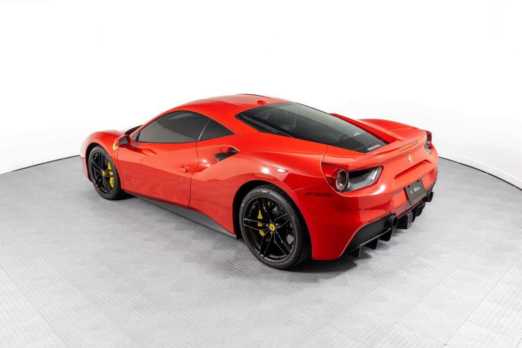 Used 2017 Ferrari 488 GTB RWD image 8
