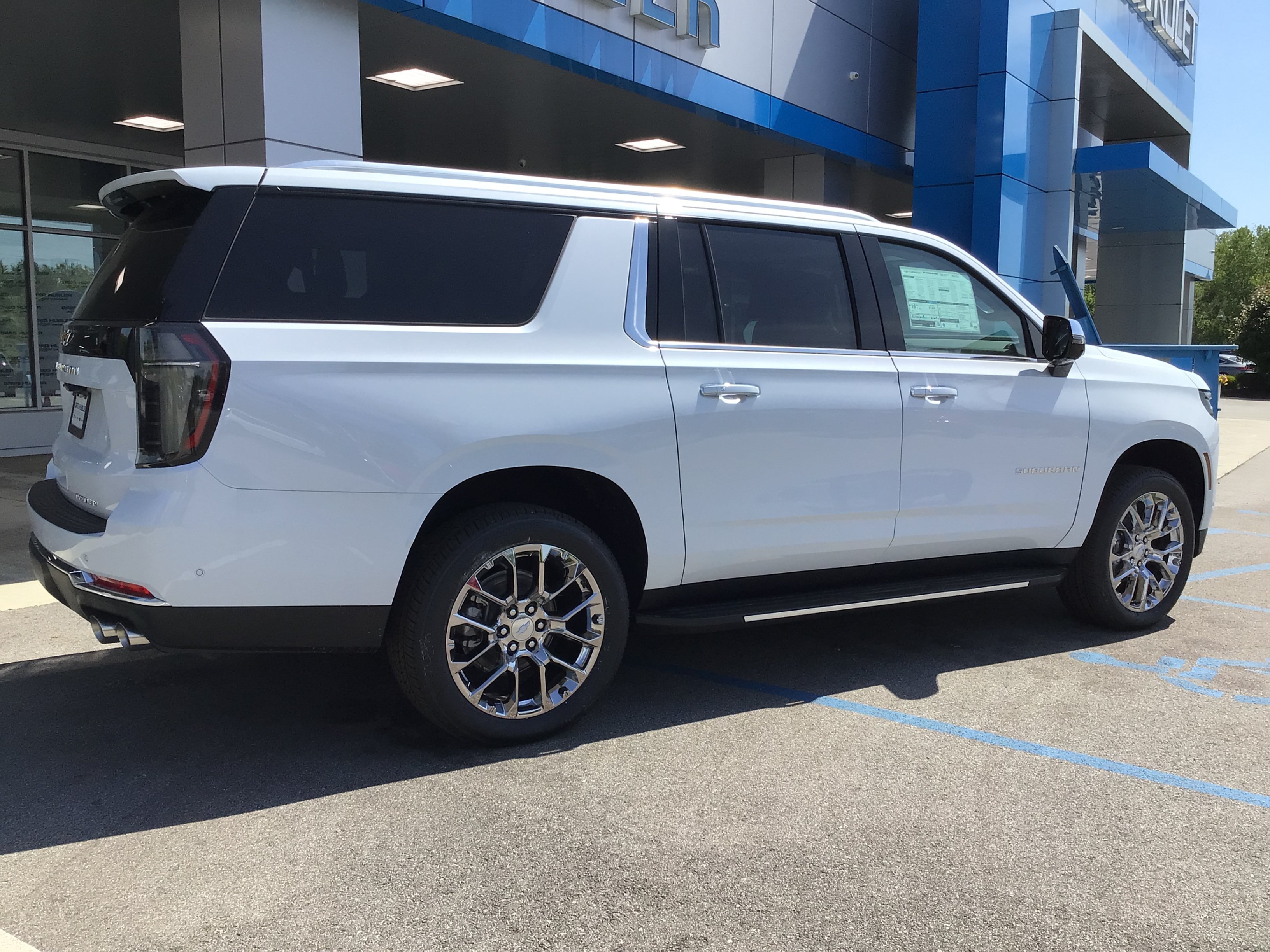 New 2026 Chevrolet Suburban Premier AWD/4WD image 6