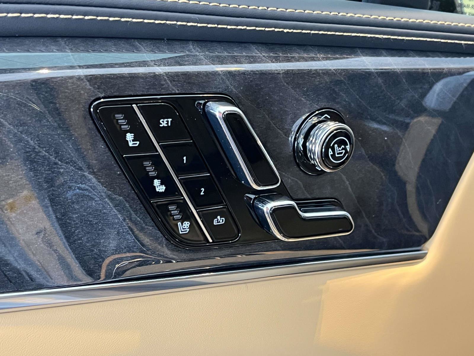 New 2026 Cadillac Escalade IQL Sport 2 w/ LPO, ONYX Package AWD/4WD image 20
