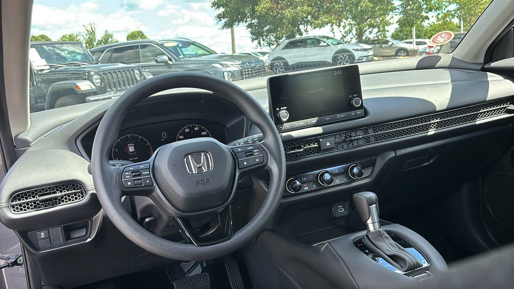 Certified 2025 Honda HR-V LX image 13