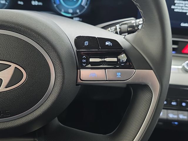 Used 2024 Hyundai Elantra Limited image 17