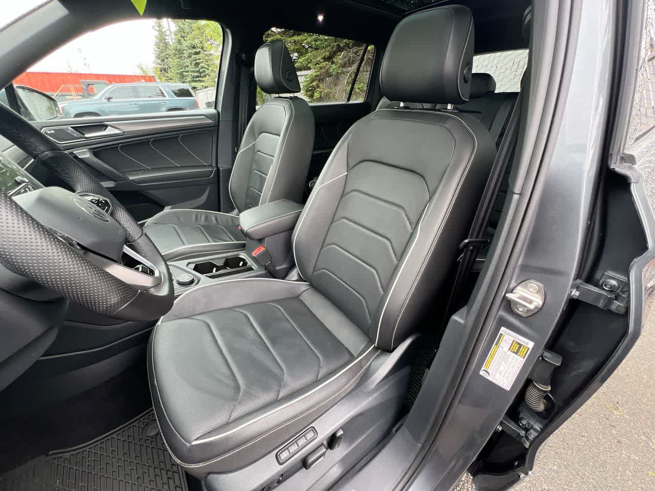 Used 2022 Volkswagen Tiguan SEL R-Line AWD/4WD image 11