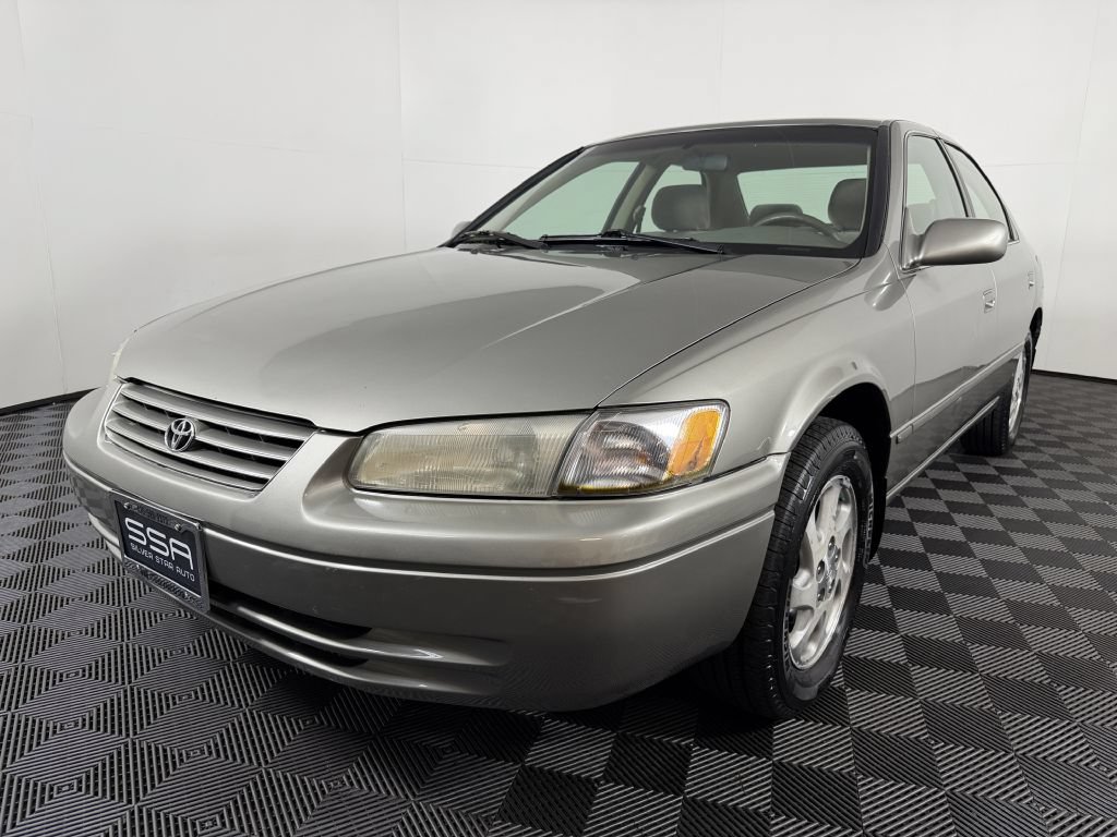 Used 1999 Toyota Camry LE w/ Value Pkg FWD image 1