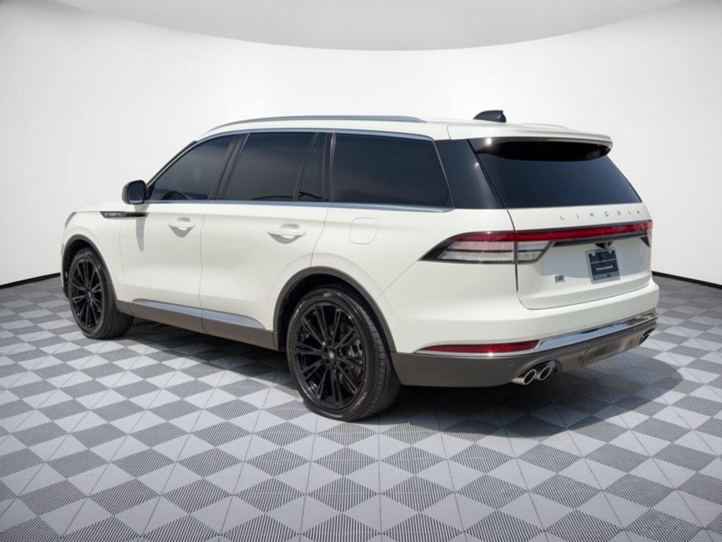 Used 2025 Lincoln Aviator 2WD image 3