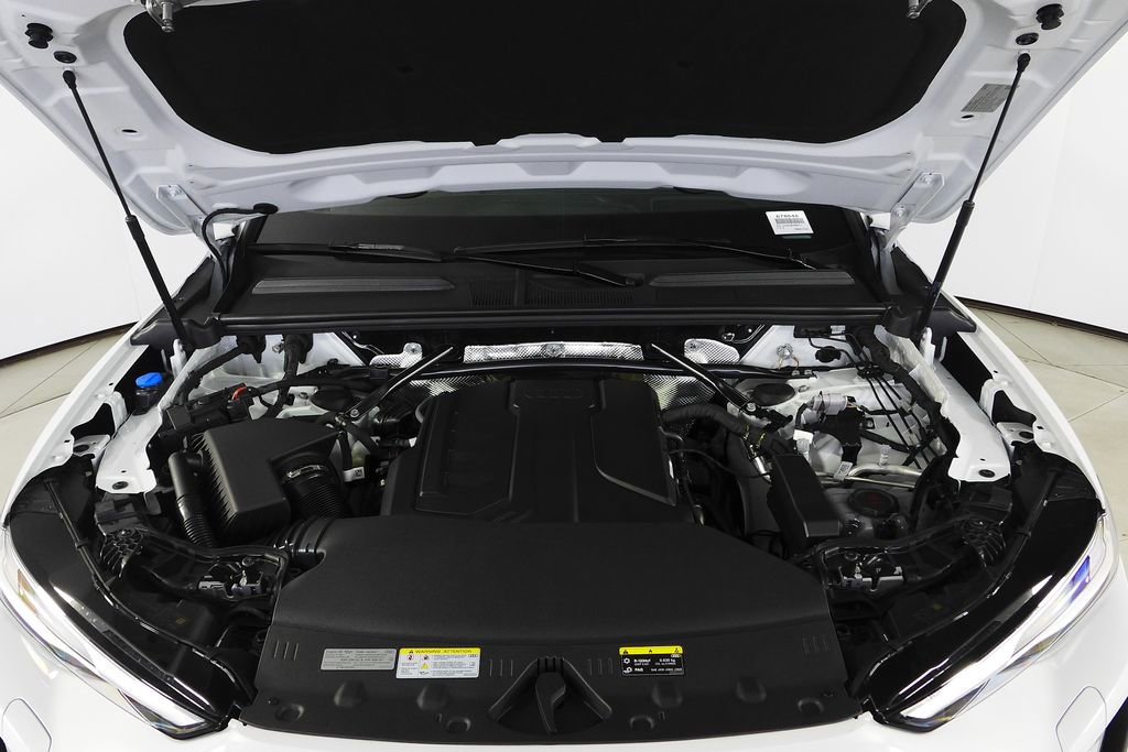 Used 2025 Audi Q5 Premium w/ Convenience Package image 6