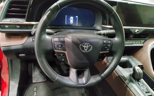 Used 2023 Toyota Crown Limited image 21