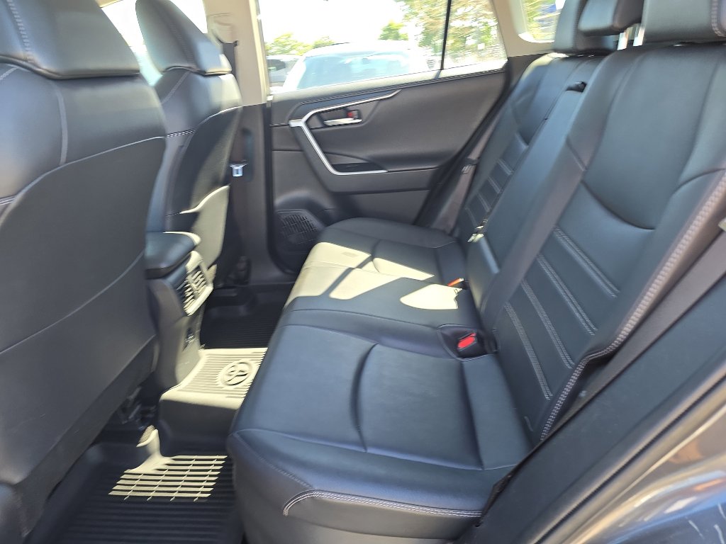 Used 2019 Toyota RAV4 Limited image 15