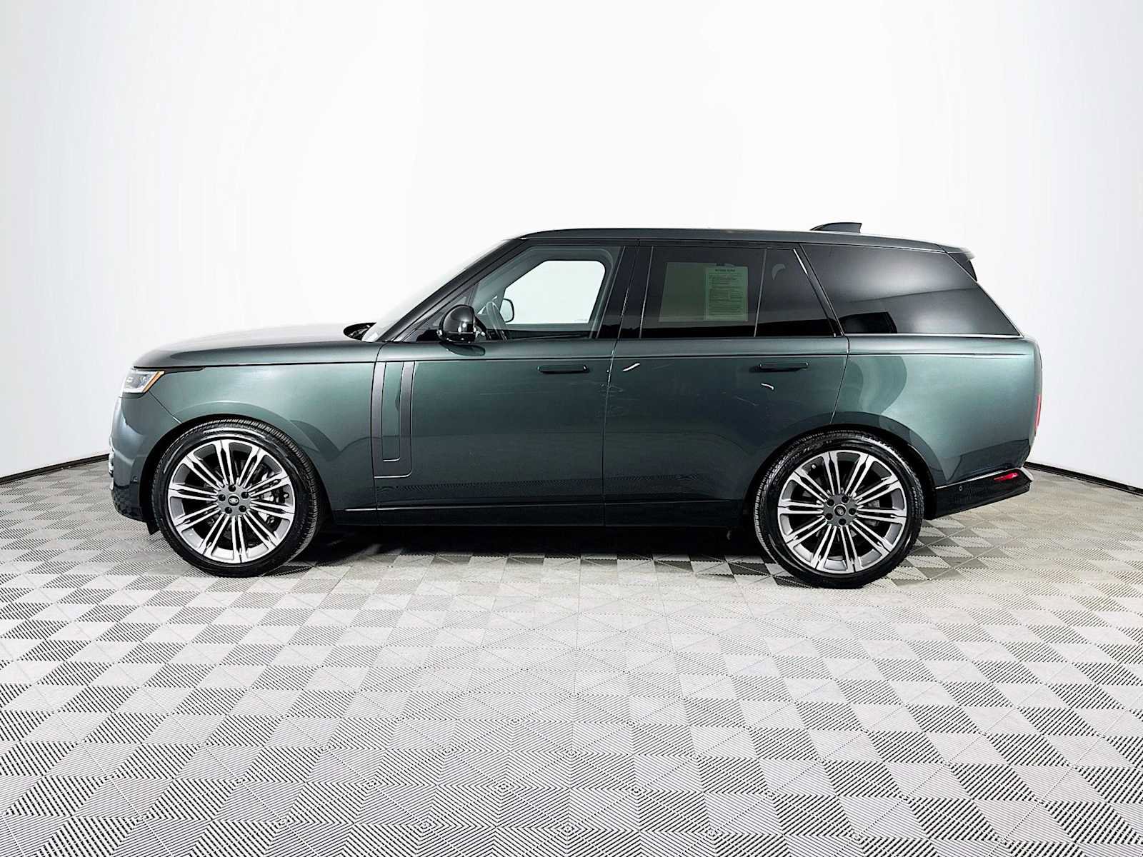 Used 2024 Land Rover Range Rover SE image 8