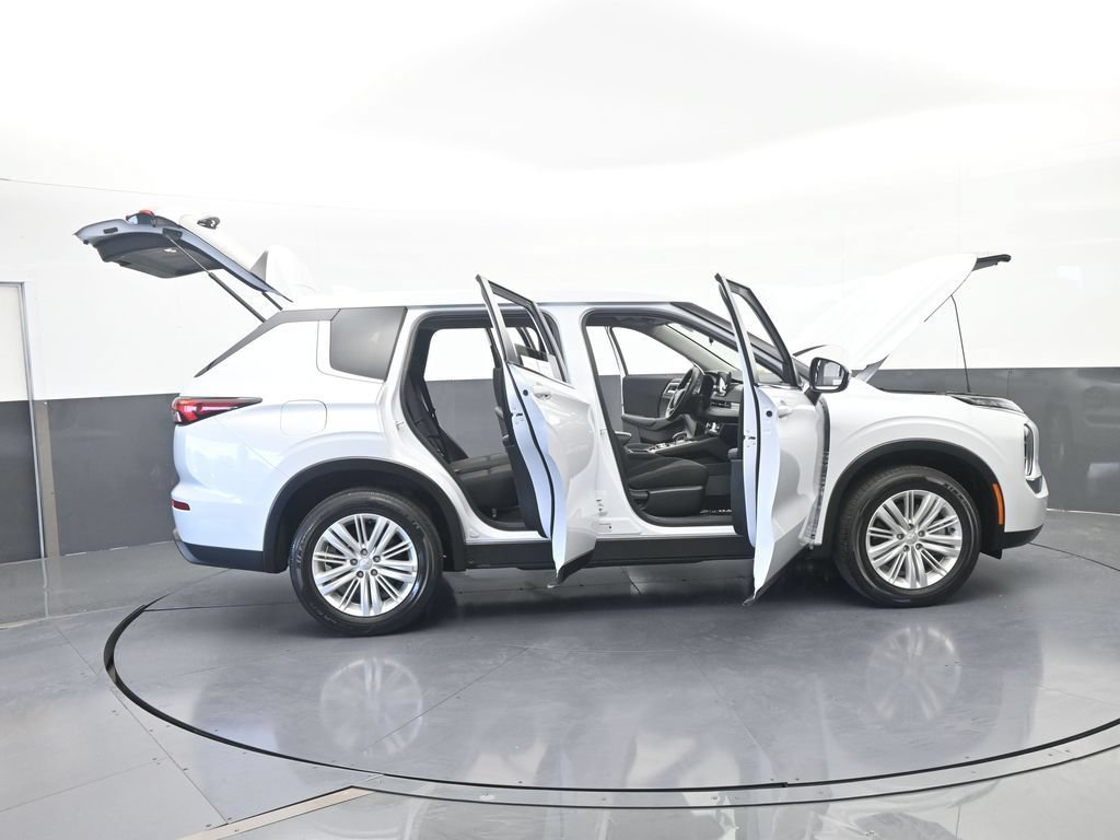 Used 2024 Mitsubishi Outlander ES FWD image 75