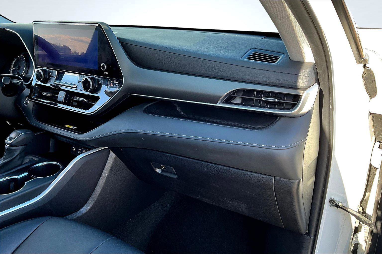 Used 2023 Toyota Highlander XLE image 17