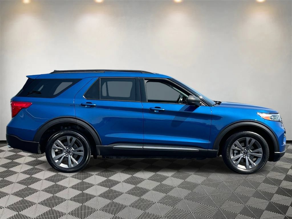 Used 2021 Ford Explorer XLT w/ Equipment Group 202A AWD/4WD image 2