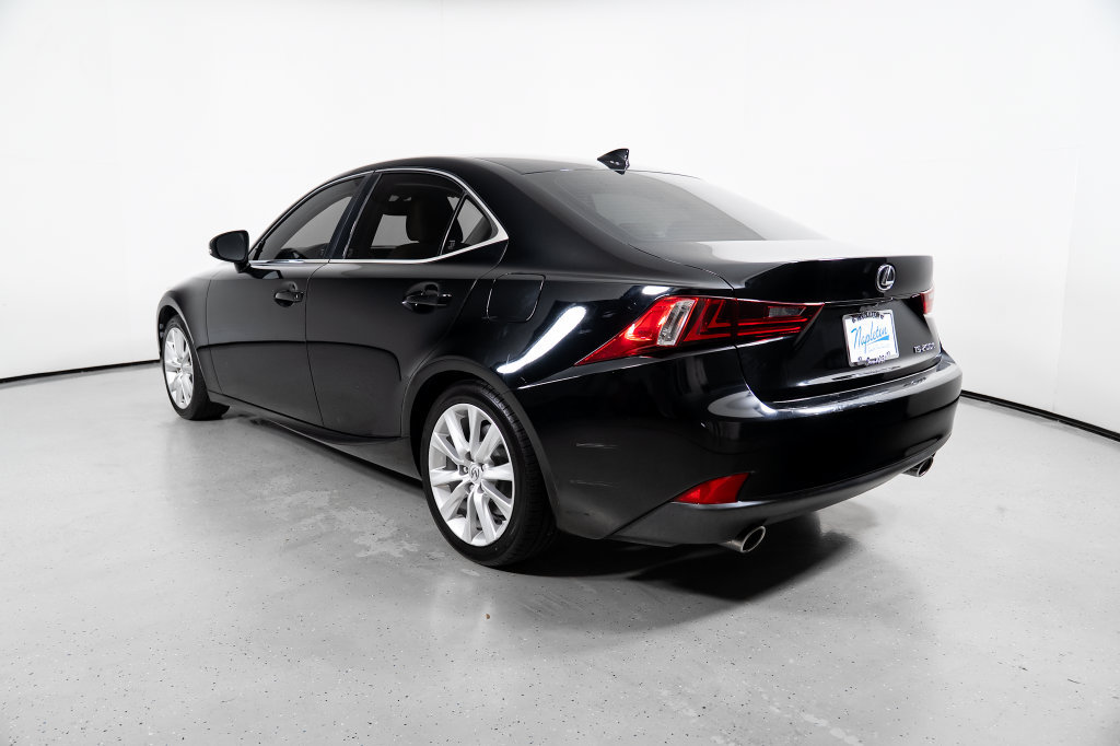Used 2016 Lexus IS 200t RWD image 10