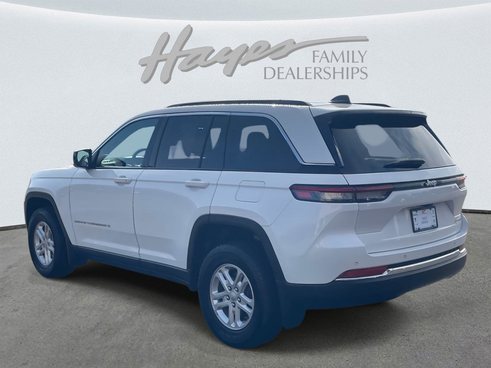 Used 2024 Jeep Grand Cherokee Laredo w/ MOPAR Finishing Package image 31