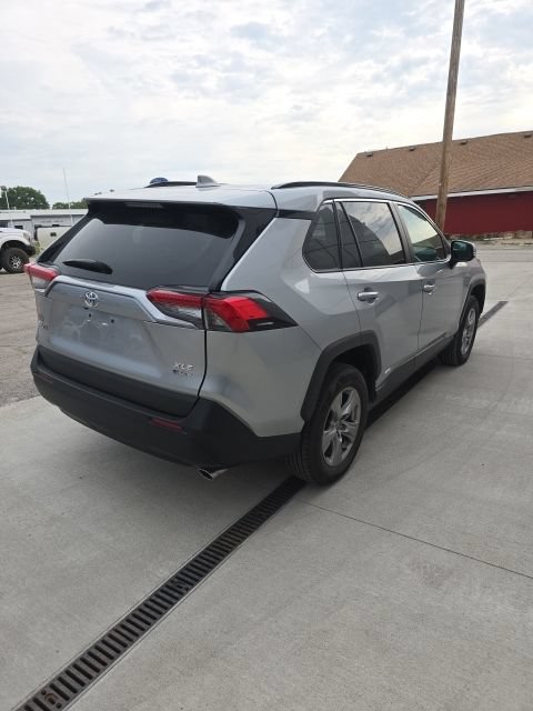 Used 2025 Toyota RAV4 XLE AWD/4WD image 5