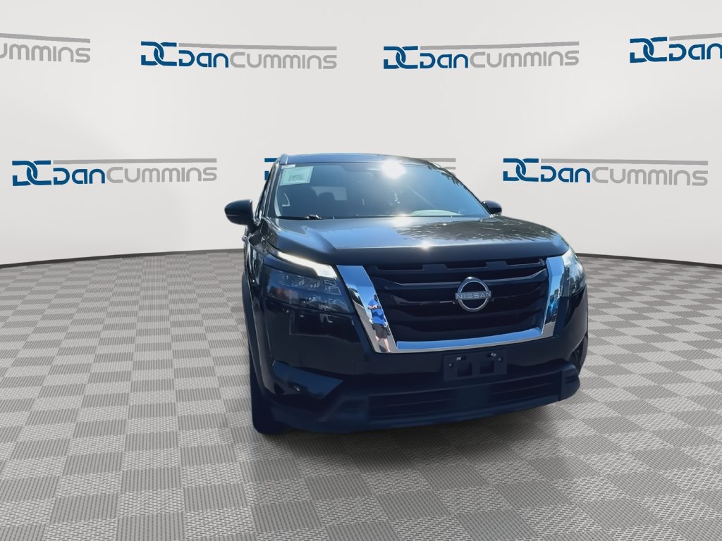Used 2024 Nissan Pathfinder SV AWD/4WD image 3