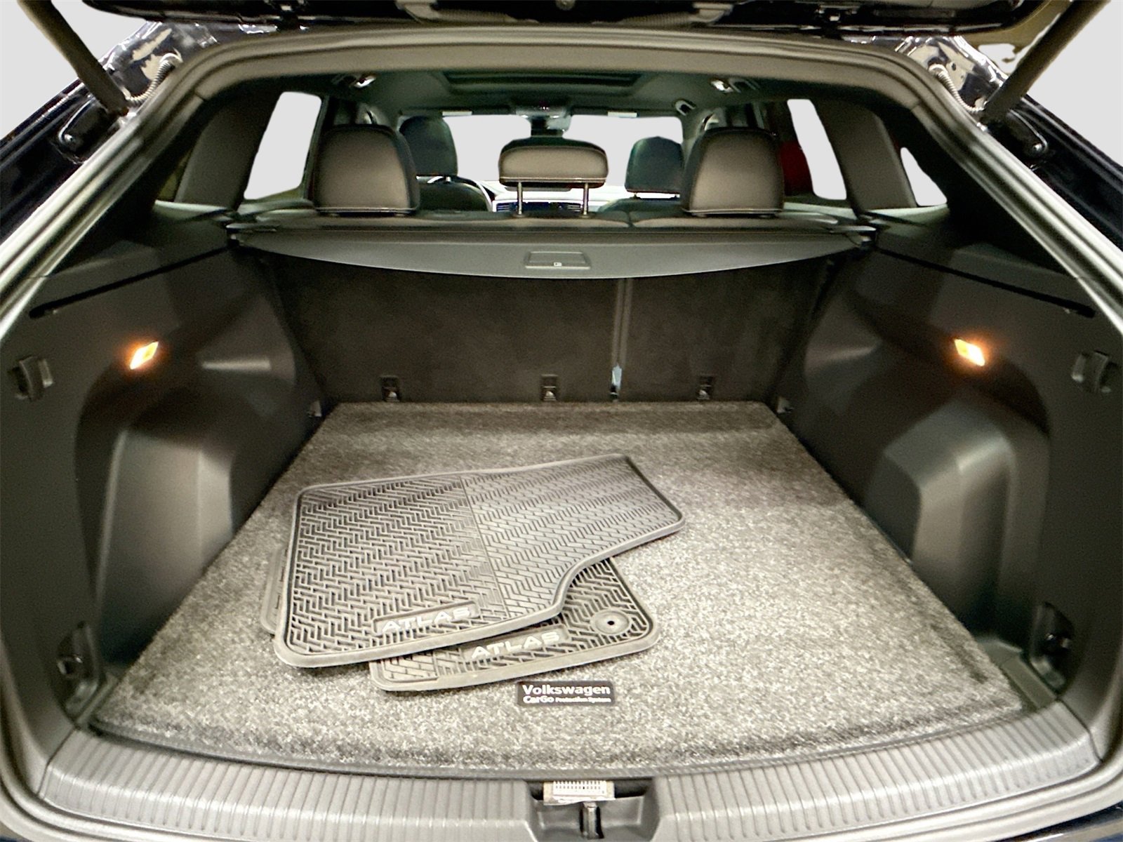 Used 2022 Volkswagen Atlas Cross Sport SEL R-Line image 27