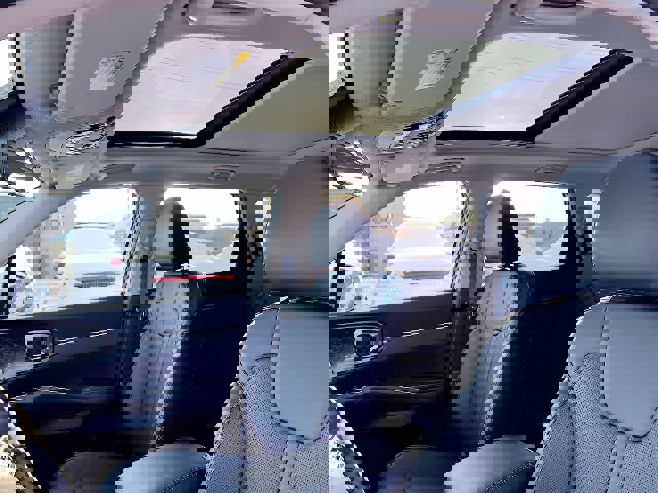 Certified 2025 Kia Sorento EX w/ Panoramic Sunroof Package image 22