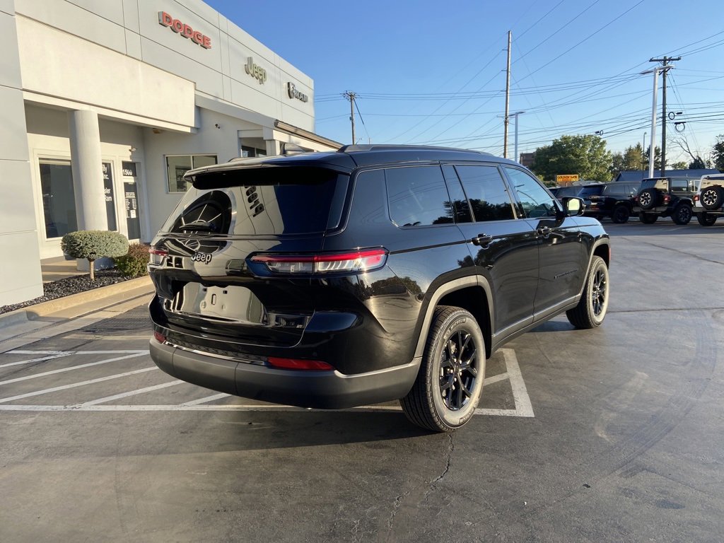 New 2025 Jeep Grand Cherokee L Altitude image 2