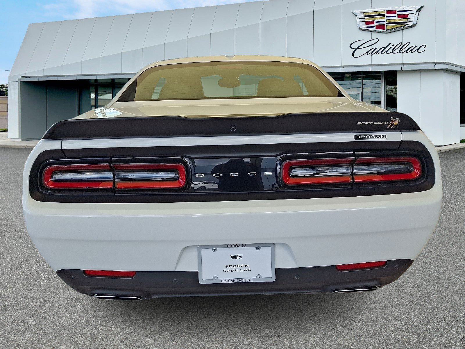 Used 2022 Dodge Challenger R/T Scat Pack w/ Plus Package RWD image 5