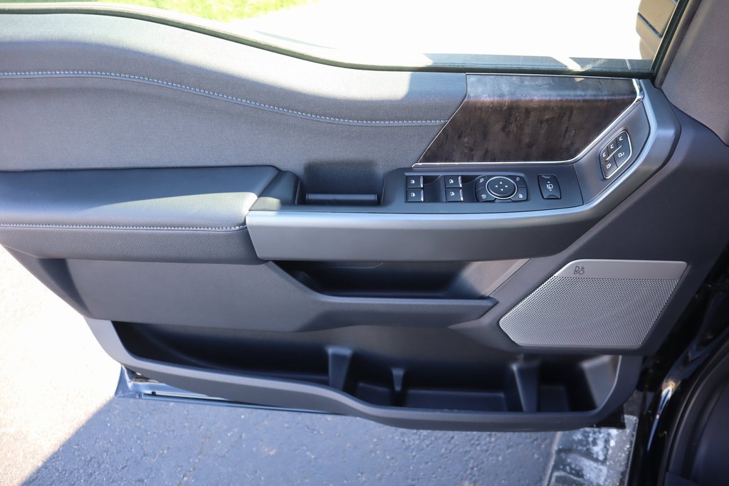 New 2026 Ford F250 Lariat w/ Black Appearance Package image 16