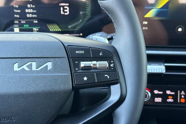 New 2027 Kia Sportage LX FWD image 30