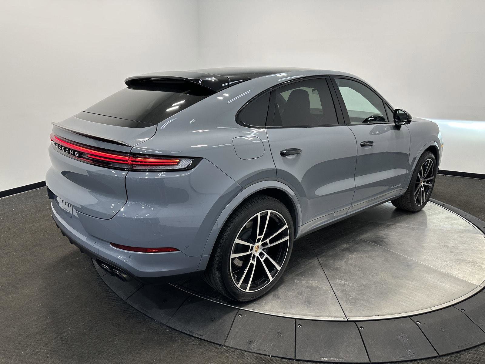 Certified 2025 Porsche Cayenne Coupe image 11