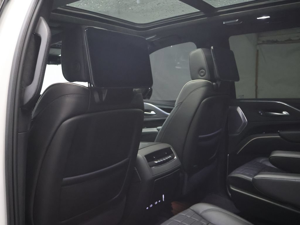 Used 2024 Cadillac Escalade V w/ LPO, ONYX Package AWD/4WD image 18