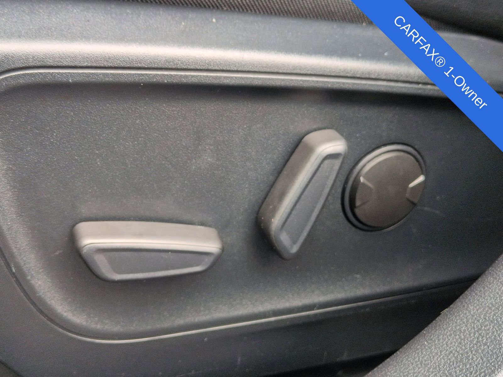 Used 2020 Ford Escape Titanium image 19