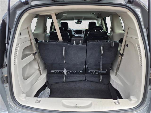 Used 2022 Chrysler Pacifica Touring-L FWD image 6