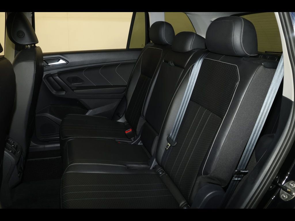 Used 2024 Volkswagen Tiguan SE FWD image 27