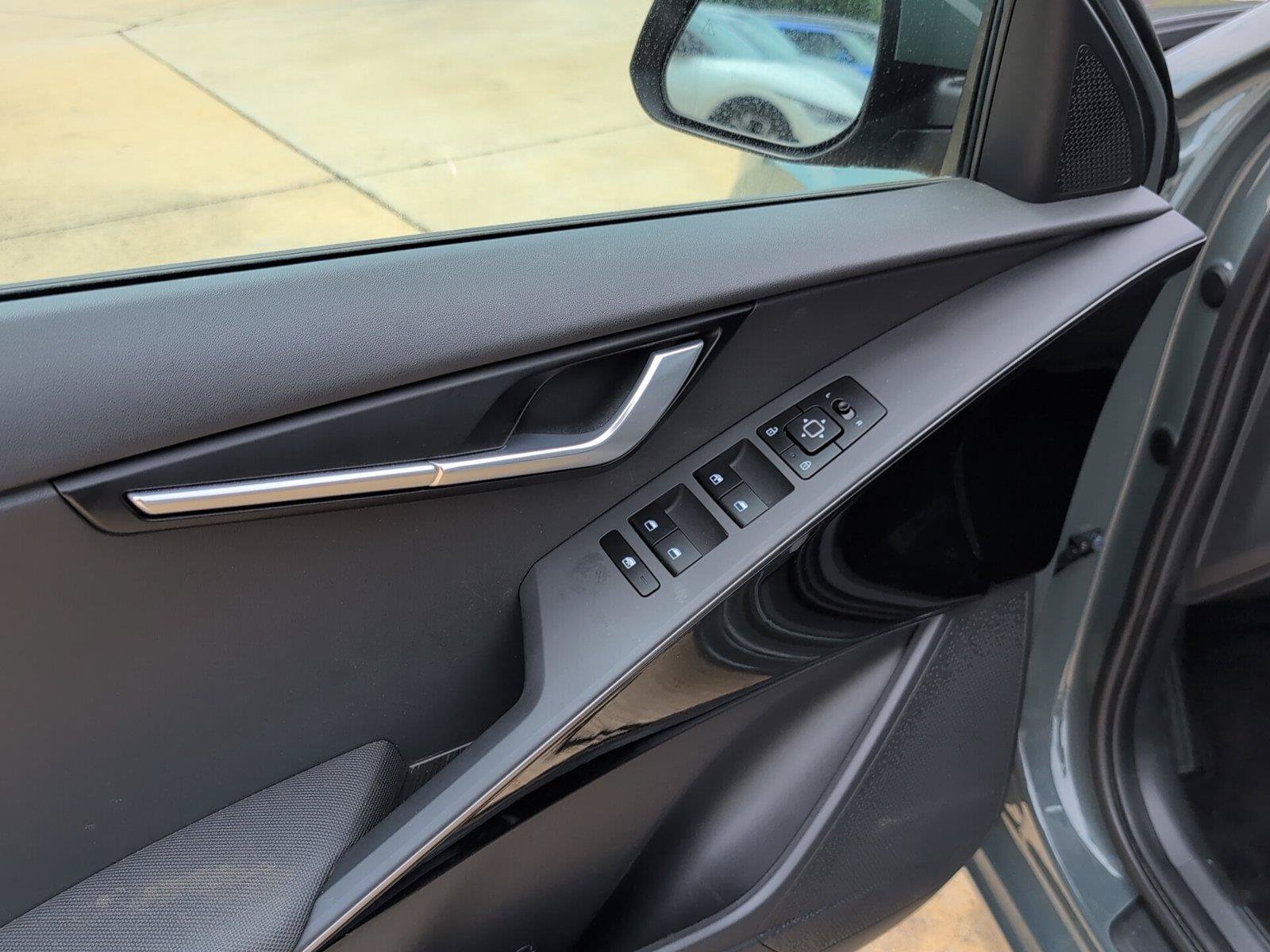 Used 2024 Kia Niro EX FWD image 15