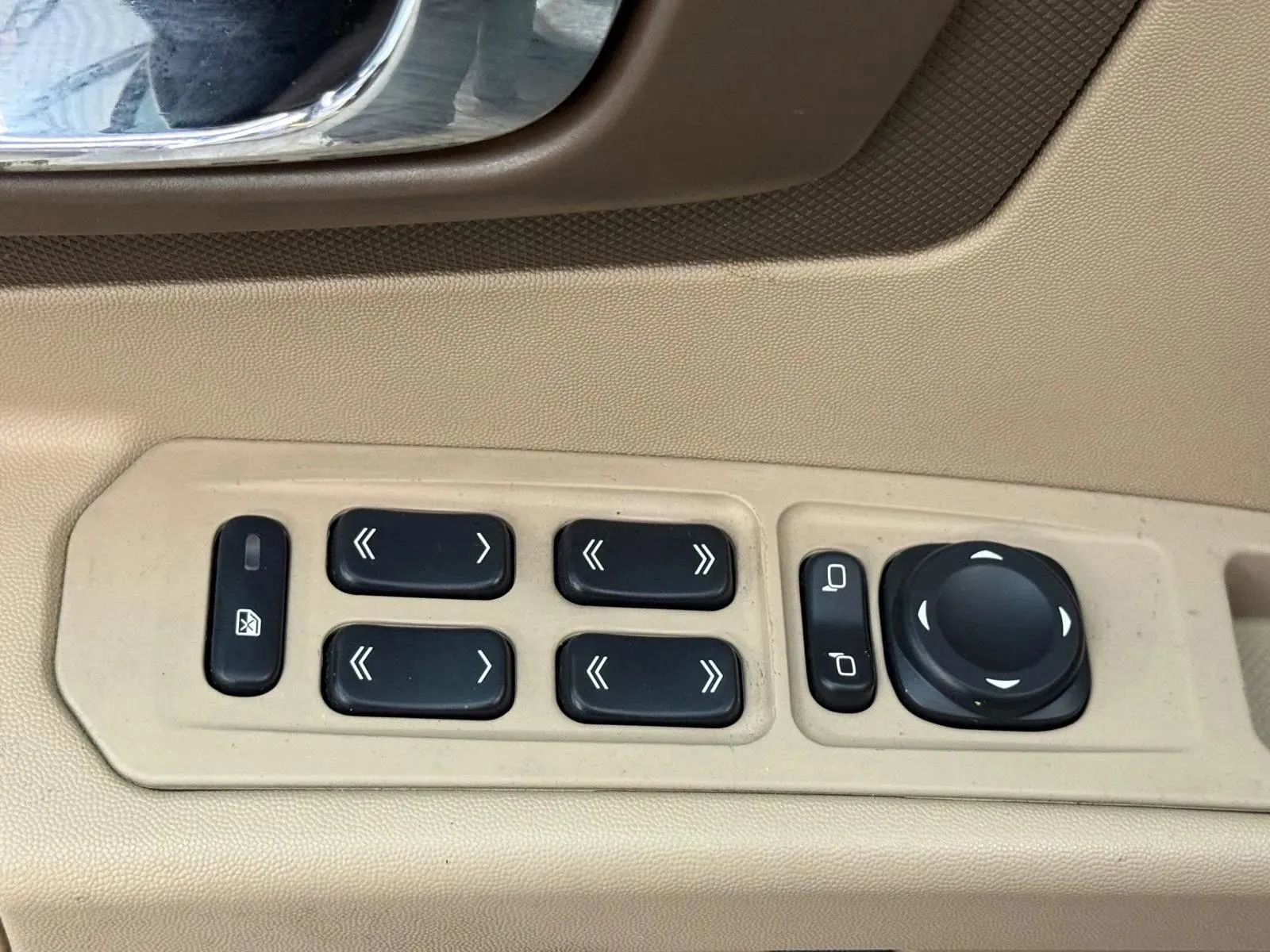 Used 2006 Cadillac SRX w/ Drivers Level One Package image 24