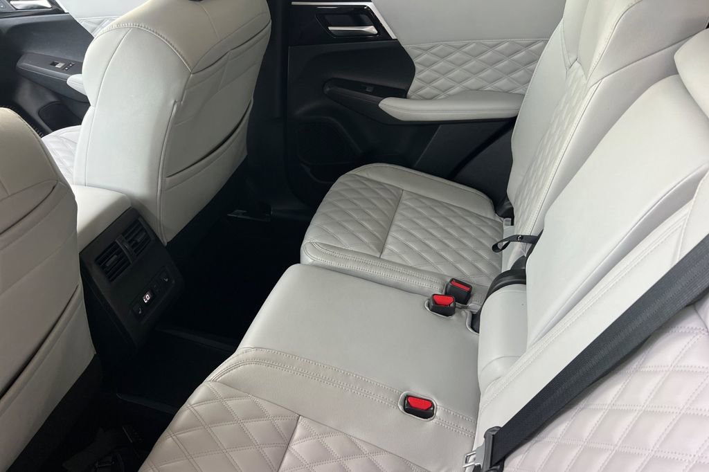 Used 2023 Mitsubishi Outlander SEL image 15