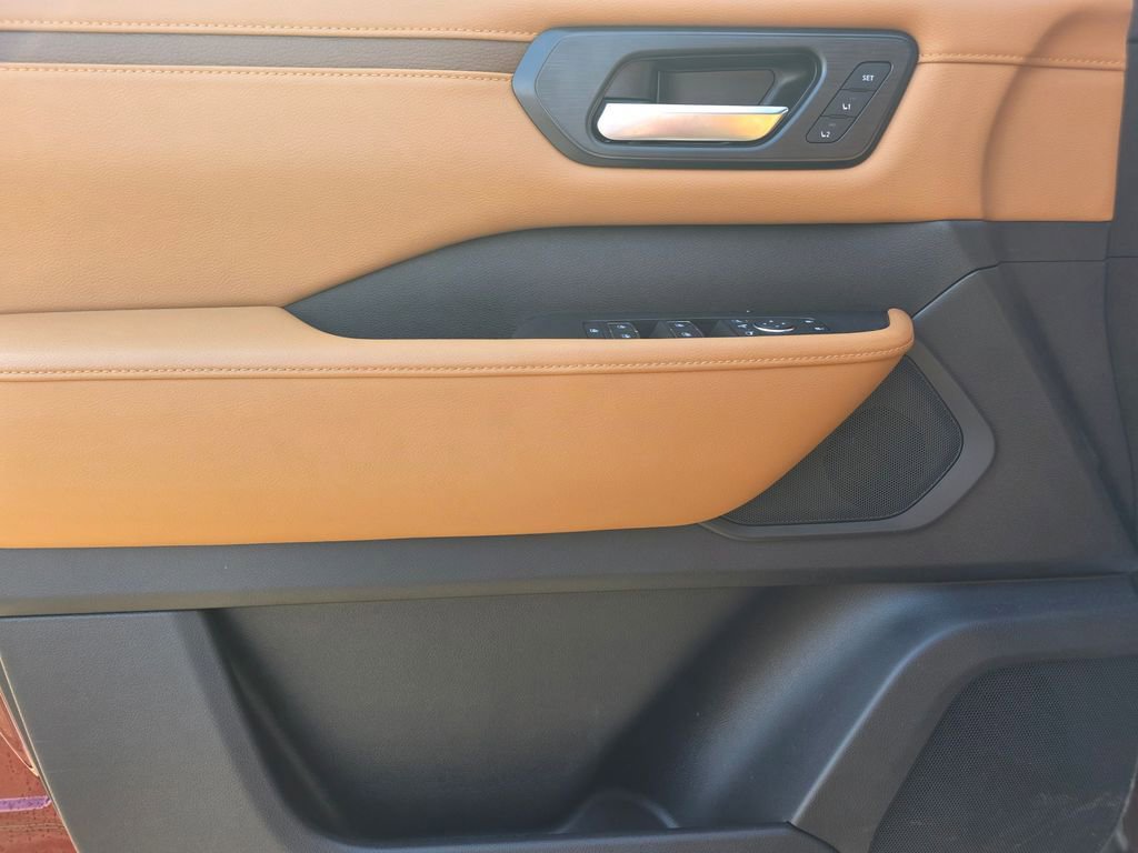 Used 2025 Nissan Armada SL w/ Captain's Chari Seat Package image 21