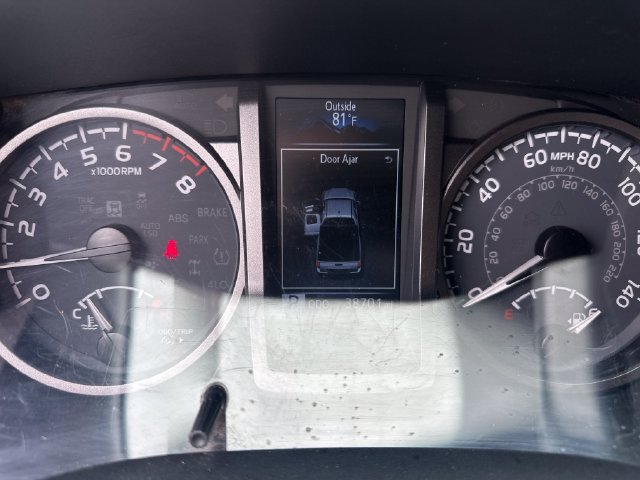 Used 2022 Toyota Tacoma TRD Off-Road AWD/4WD image 15