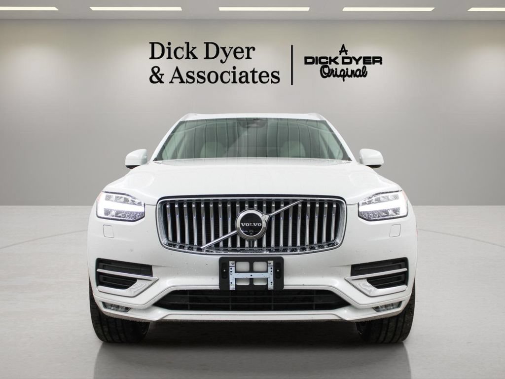 Certified 2024 Volvo XC90 B6 Plus w/ Protection Package Premier AWD/4WD image 4