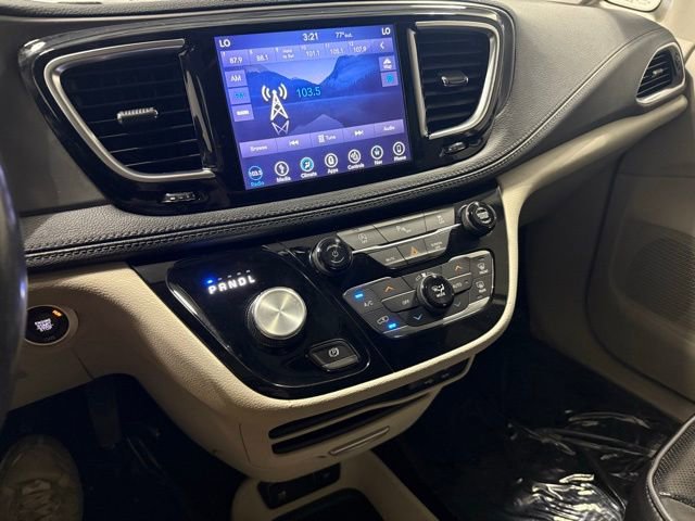 Used 2019 Chrysler Pacifica Limited w/ Tire & Wheel Group image 21