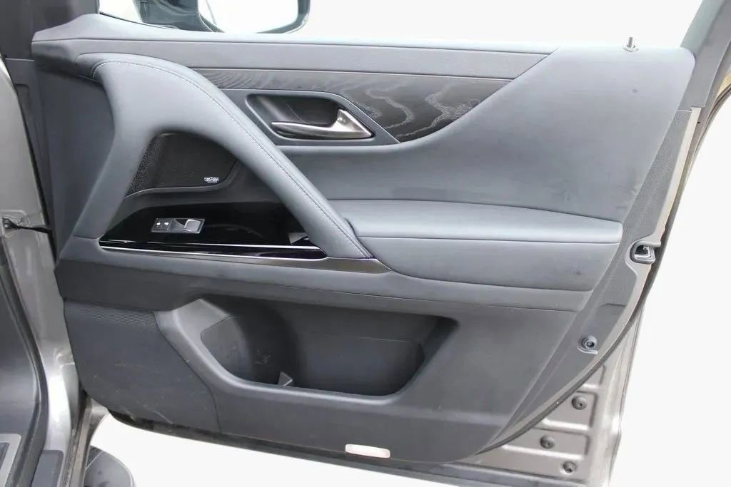 Used 2023 Lexus LX 600 4WD w/ Appearance Package image 16