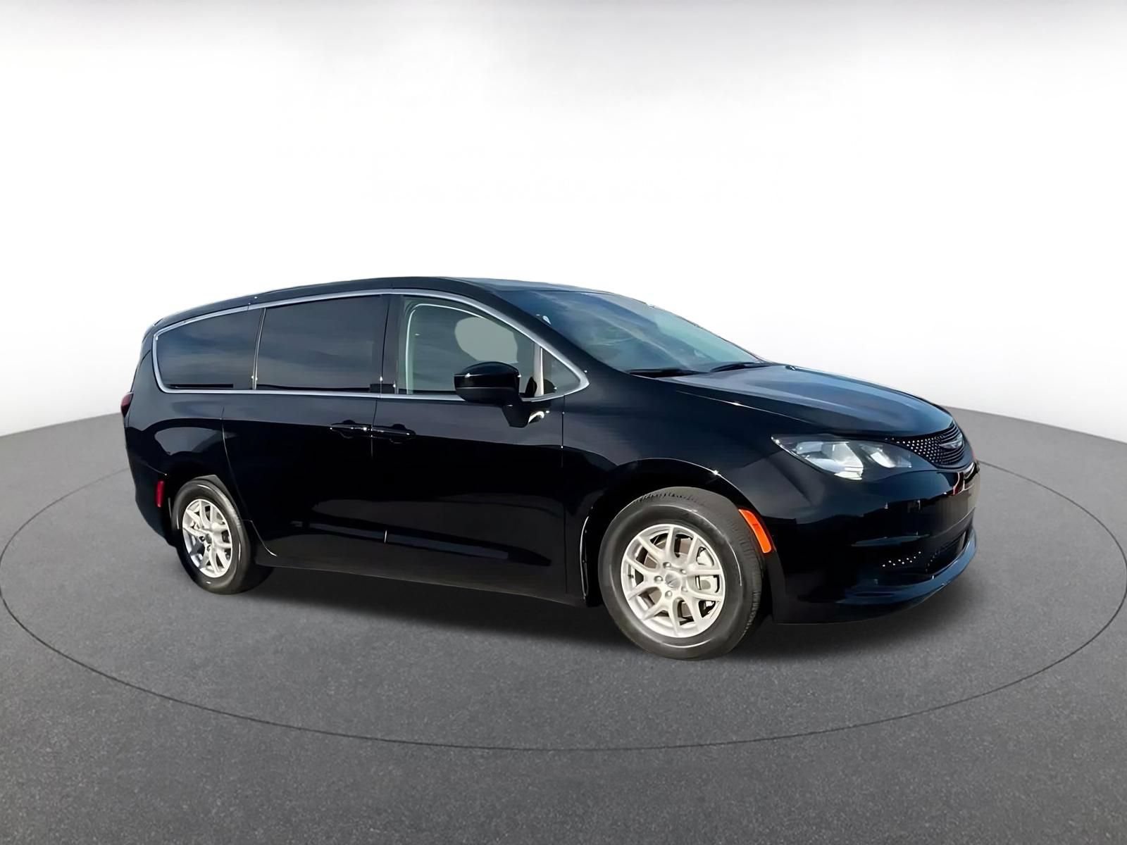 Used 2024 Chrysler Voyager LX FWD image 2