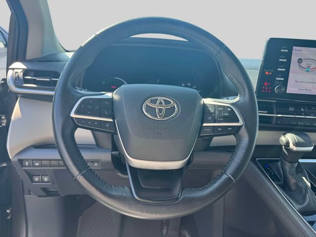 Used 2021 Toyota Sienna XLE FWD image 18