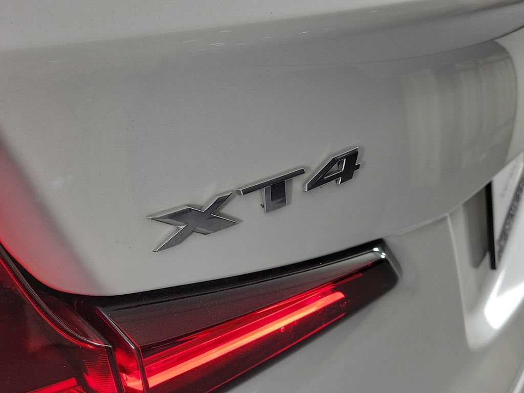 Certified 2024 Cadillac XT4 Luxury w/ Cold Weather Package FWD image 5