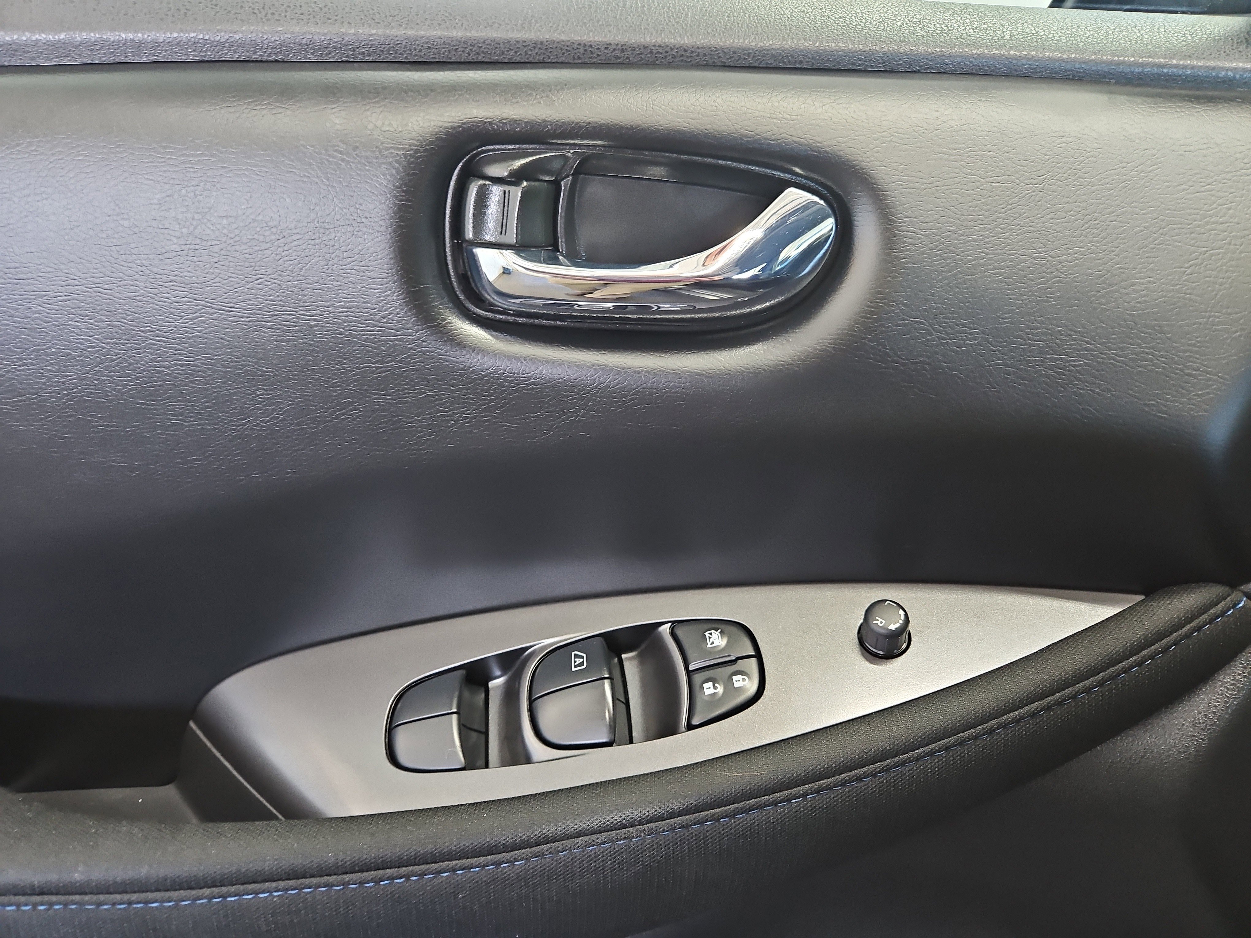 Used 2024 Nissan Leaf S image 7